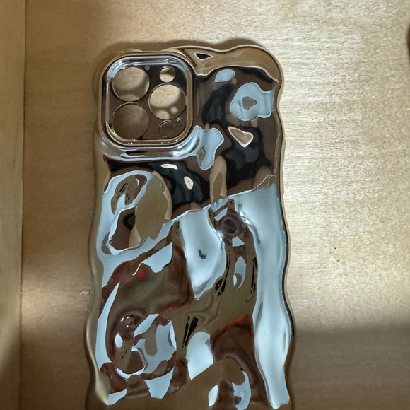 iPhone 13 Pro Max silver case - Picture 4 of 4